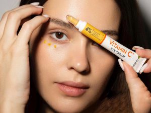 دور چشم ویتامین سی گارنیر